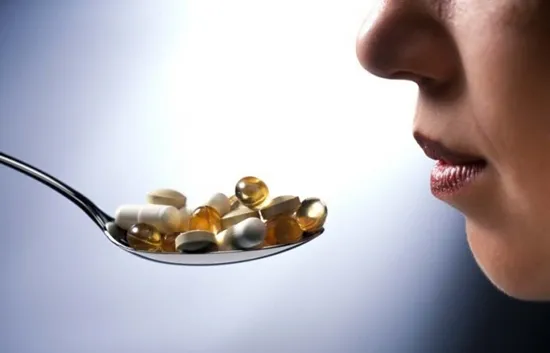 Rủi ro và những điều cần cân nhắc khi uống vitamin mỗi ngày - "Không phải cứ uống là tốt"